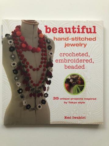 Beautiful Hand-Stitched Jewelry  beschikbaar voor biedingen