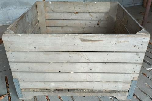 Een oude grote houten kist fruitkist appelkist perenkist, Huis en Inrichting, Woonaccessoires | Kisten, Gebruikt, 50 tot 75 cm