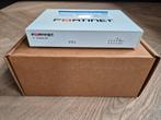 Fortigate 40F nieuw in doos, Computers en Software, Ophalen of Verzenden, Nieuw, Router, Fortinet Fortigate