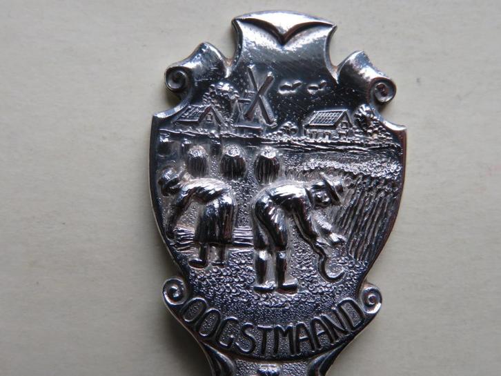 Verzilverd Douwe Egberts lepeltje Oogstmaand (Augustus), Antiek en Kunst, Antiek | Bestek, Verzenden