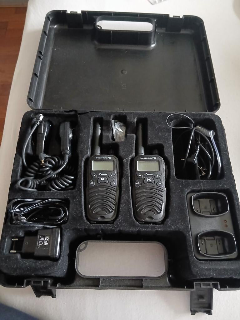 Walkie-talkie portofoon Stabo freecomm 700, Ophalen of Verzenden, Zo goed als nieuw, Portofoon of Walkie-talkie, Met broekklem