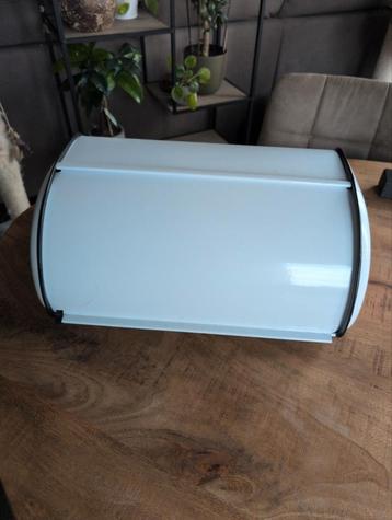 Brood trommel / doos Wit beschikbaar voor biedingen