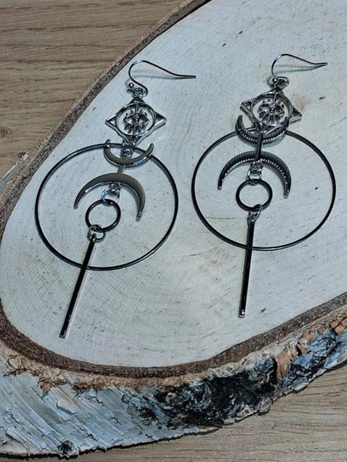 zilverkleurige gothic oorbellen moon eye, Sieraden, Tassen en Uiterlijk, Oorbellen, Overige materialen, Zilver, Ophalen of Verzenden