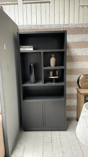 RICHMOND INTERIORS zwarte oakura kast beschikbaar voor biedingen