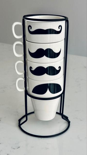 Coffe cups x 4 with mustasche beschikbaar voor biedingen