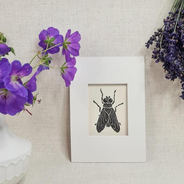 Linoleumsnede print Vlieg in passe partout 13x18cm, Huis en Inrichting, Woonaccessoires | Schilderijen, Tekeningen en Foto's, Nieuw