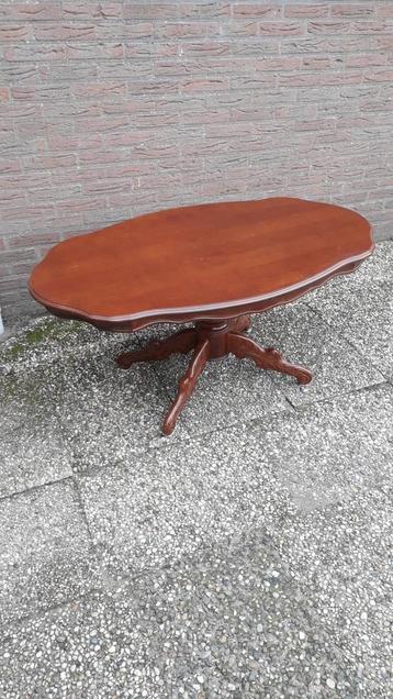Ovale salon tafel beschikbaar voor biedingen
