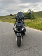 Piaggio ZIP 2022 - Geel Kenteken, Lage KM, Fietsen en Brommers, Scooters | Piaggio, Ophalen, Maximaal 45 km/u, Zip, Zo goed als nieuw