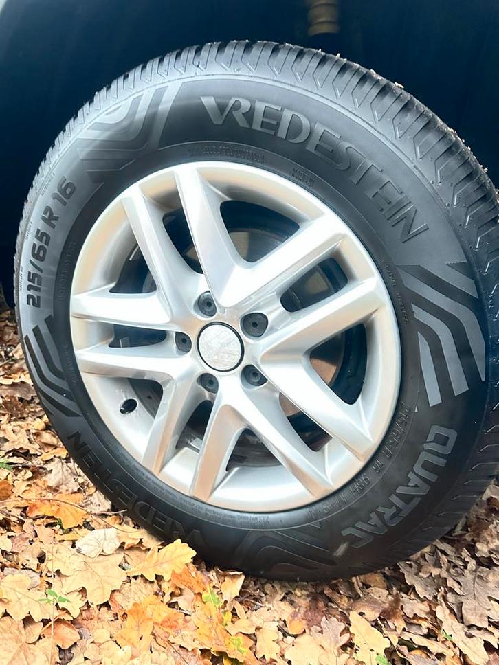 VW Tiguan Velgen 5 x 112 + All-Season Banden 215/65/16, Auto-onderdelen, Banden en Velgen, Banden en Velgen, All Season, 16 inch