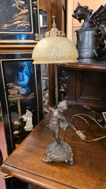 Bronzen cupido lamp beschikbaar voor biedingen