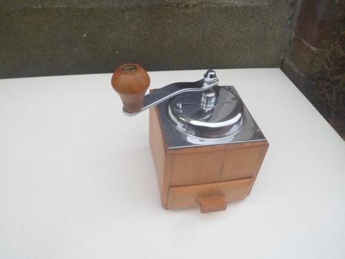 Vintage houten koffiemolen tafelkoffiemolen coffee grinder, Antiek en Kunst, Antiek | Keukenbenodigdheden, Ophalen of Verzenden