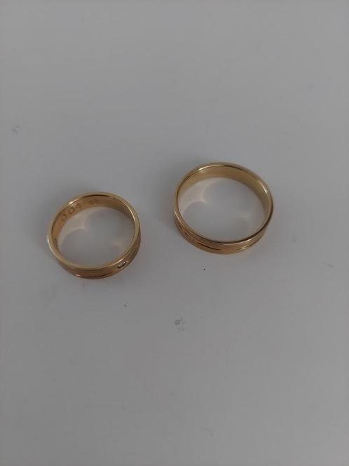 Twee onedelen trouwringen showroommodel in goudkleur, Sieraden, Tassen en Uiterlijk, Ringen, Nieuw, Dame of Heer, 18 tot 19, Goud