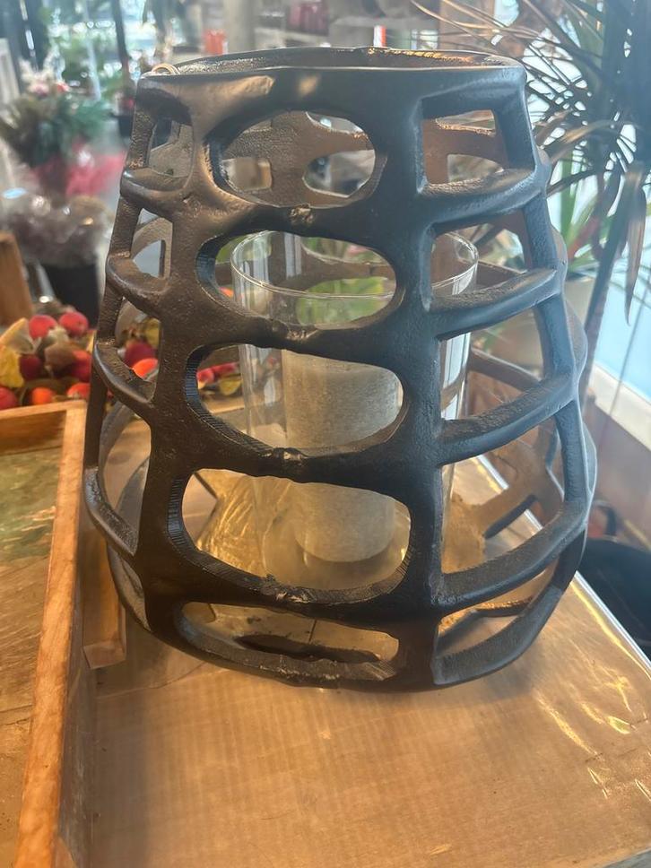 Goud Zwart Metalen Windlicht, Huis en Inrichting, Woonaccessoires | Kandelaars en Kaarsen, Nieuw, Kandelaar, 25 tot 50 cm, Metaal