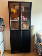 Bruine Ikea Billy kast 202 cm halve zwarte vitrinedeuren, Ophalen, Met deur(en), 50 tot 100 cm, Zo goed als nieuw