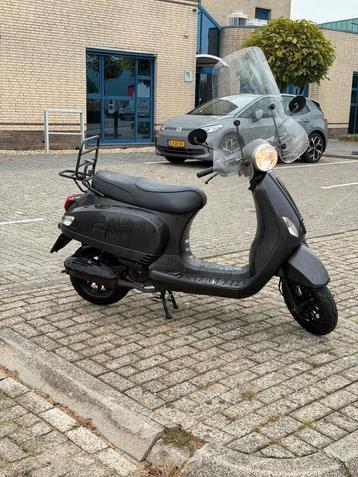 Capri Vespa Look A Like 4 Takt Brom 2021 MEENEEMPRIJS zip beschikbaar voor biedingen