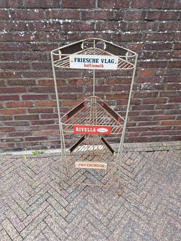 Antiek, vintage winkeldisplay rek beschikbaar voor biedingen