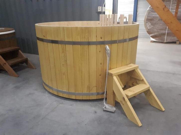 hottub houtgestookt hot tub zwembad jacuzzi NU 1800,- euro !, Tuin en Terras, Bubbelbaden en Hottubs, Gebruikt, Vast, Trap, Ophalen