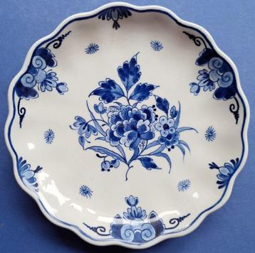 Porceleyne Fles 1967 Floraal gegolfd bordje (T8-15) leuk beschikbaar voor biedingen