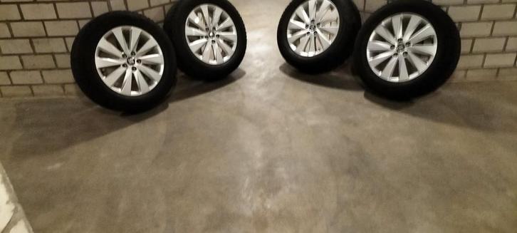 Uni Royal 4 winterbanden met lichtmetalen velgen., Auto-onderdelen, Banden en Velgen, Banden en Velgen, Winterbanden, 16 inch