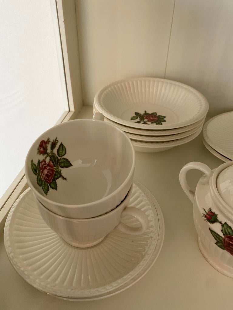 Wedgwood Moss Rose Servies - Compleet!, Ophalen, Zo goed als nieuw, Wedgwood, Porselein