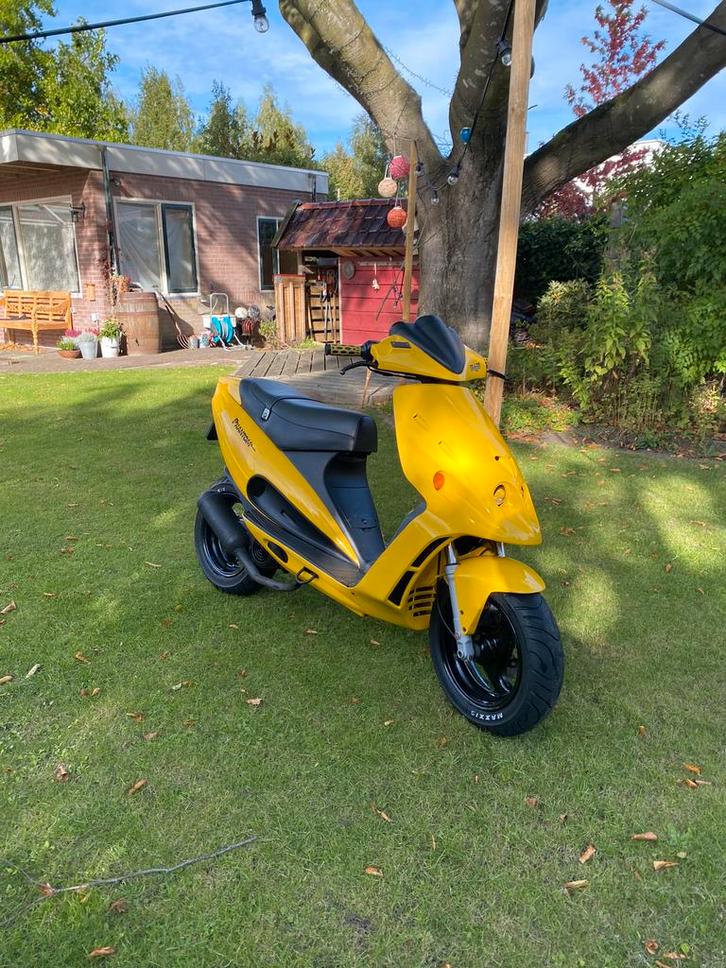Malaguti phantom f12 geel, Fietsen en Brommers, Scooters | Piaggio, Zo goed als nieuw, Overige modellen, Benzine, Ophalen of Verzenden