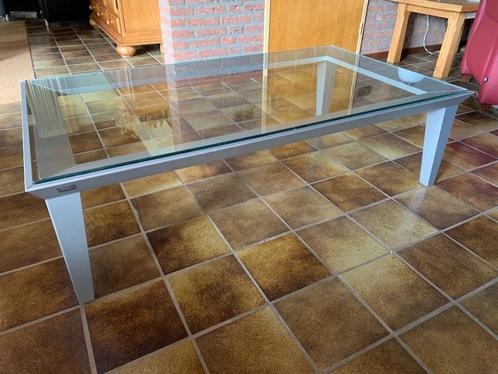 Leolux glazen salontafel op aluminium frame, Huis en Inrichting, Tafels | Salontafels, Zo goed als nieuw, Minder dan 50 cm, 50 tot 100 cm
