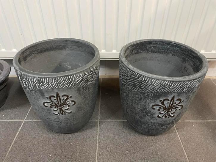 Mooie grijze bloempotten set 2, Tuin en Terras, Bloempotten, Gebruikt, Aardewerk, Binnen, Minder dan 40 cm, Minder dan 25 cm, Rond
