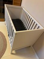 Ikea ledikantje wit met matras 60 x 120 cm, Kinderen en Baby's, Babywiegjes en Ledikanten, Ophalen, Zo goed als nieuw, Ledikant