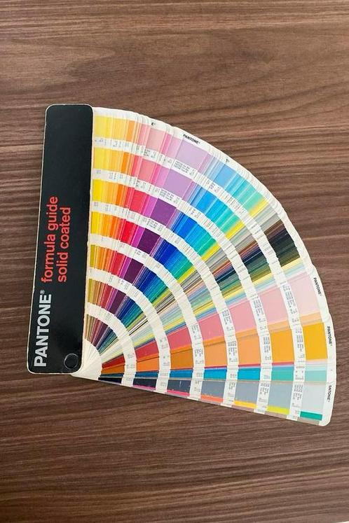 Pantone Formula Guide Solid Coated, Hobby en Vrije tijd, Tekenen, Gebruikt, Ophalen of Verzenden