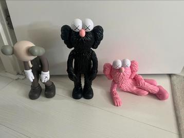 Kaws medicom toy’s small lie bff black and pink  beschikbaar voor biedingen