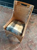 Houten tafel met 6 rieten stoelen + kussens, Ophalen, Gebruikt, 4 tot 6 stoelen