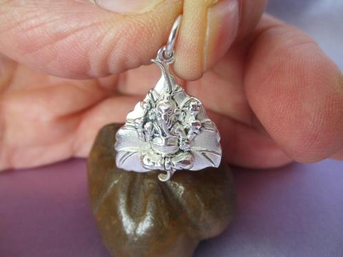 Zilveren Ganesha (Phra Phikanet) op bodhiblad, Sieraden, Tassen en Uiterlijk, Kettinghangers, Nieuw, Zilver, Zilver, Kruis of Symbool