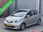 Toyota Aygo 1.0-12V +✅NAP✅AIRCO✅BEIGE✅, Voorwielaandrijving, Gebruikt, 4 stoelen, Origineel Nederlands