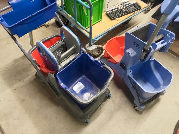 2 schoonmaak trolleys karren, Huis en Inrichting, Schoonmaakartikelen, Ophalen