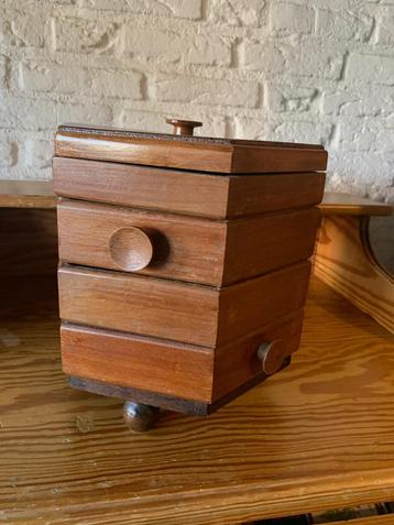 naaikistje vintage beschikbaar voor biedingen