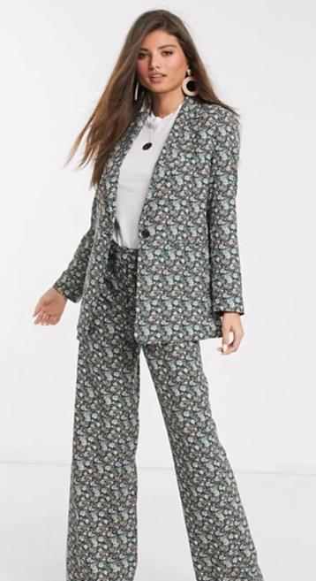 Mango jasje xs-S beschikbaar voor biedingen