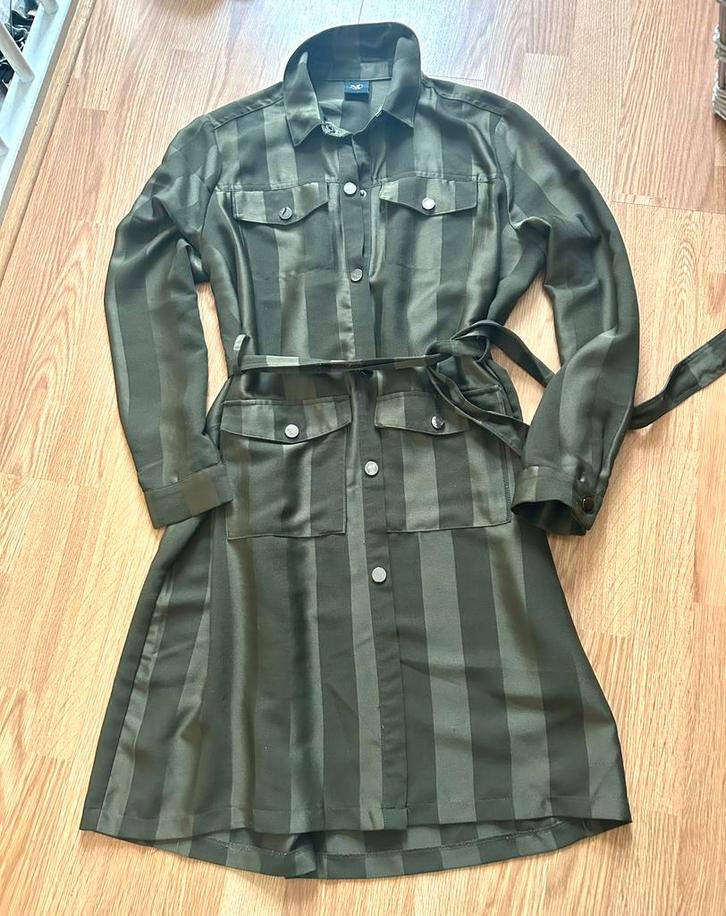 Nü Denmark feestelijk glanzende jurk maat L, Kleding | Dames, Jurken, Zo goed als nieuw, Maat 42/44 (L), Groen, Knielengte, Ophalen of Verzenden