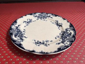 Engels antiek bord met blauw decor beschikbaar voor biedingen