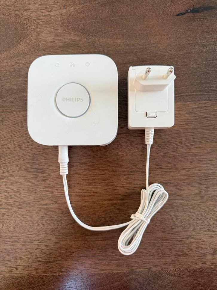 Philips Hue Bridge (V2 - wit), Huis en Inrichting, Lampen | Losse lampen, Zo goed als nieuw, Led-lamp, Ophalen