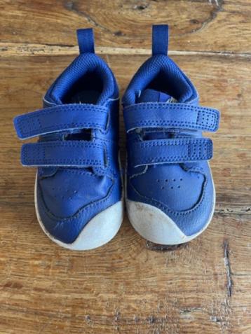 Nike baby sneakers maat 21 beschikbaar voor biedingen