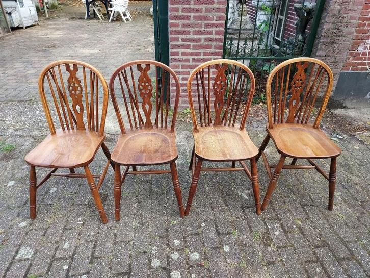 Set van 4 Engelse eiken Windsor wheelbackchairs., Antiek en Kunst, Antiek | Meubels | Stoelen en Banken, Ophalen