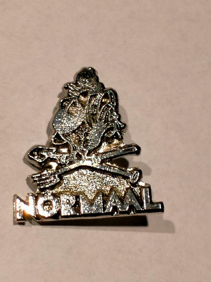 Kiek uut Normaal de haan vintage hoken logo speld RARE, Verzamelen, Muziek, Artiesten en Beroemdheden, Zo goed als nieuw, Kleding