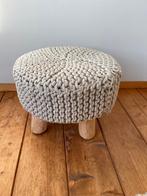 leuke beige gebreide poef, Huis en Inrichting, Banken | Voetenbanken en Poefen, Ophalen, Minder dan 50 cm, Rond, Minder dan 50 cm