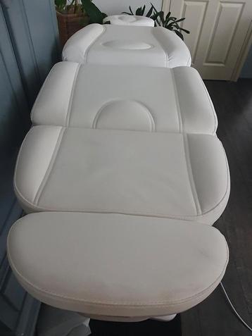 Bank / stoel voor schoonheidsalon . beschikbaar voor biedingen