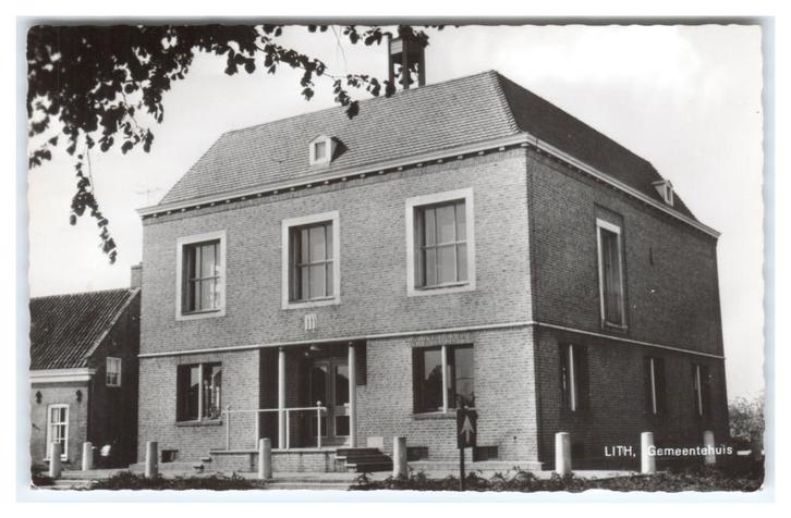 Lith, Gemeentehuis, Verzamelen, Ansichtkaarten | Nederland, Gelopen, Limburg, 1960 tot 1980, Verzenden