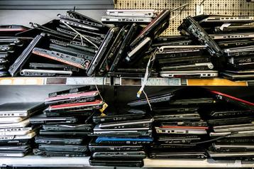 Gezocht Oude Laptops (Werkend of Defect) Alles is welkom! beschikbaar voor biedingen