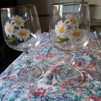 2 wijnglazen op voet, Verzamelen, Glas en Borrelglaasjes, Ophalen of Verzenden, Nieuw, Overige typen