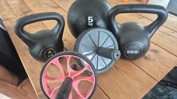 Fitness Set: Kettlebells, Medicine bal & Buikspierwielen beschikbaar voor biedingen