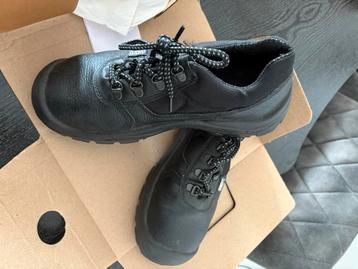 Werkschoenen beschikbaar voor biedingen