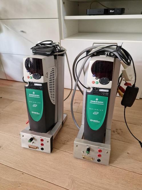 2x SP1405 unidrive 4kWFrequentieregelaars + Accessoires, Hobby en Vrije tijd, Elektronica-componenten, Gebruikt, Ophalen